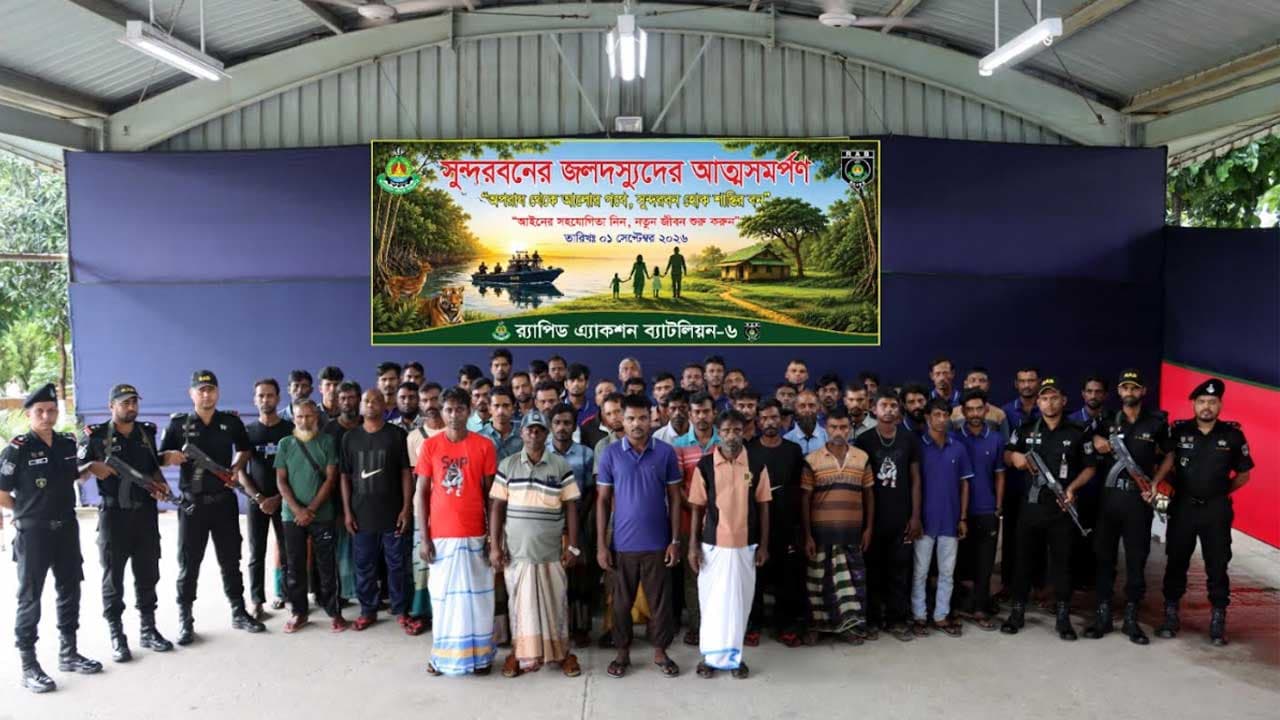 সুন্দরবনের ৫২ বনদস্যু আদালতে সোপর্দ