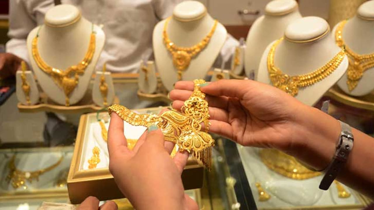 বাজুসের সিদ্ধান্তে স্বর্ণালংকারের দাম কমল