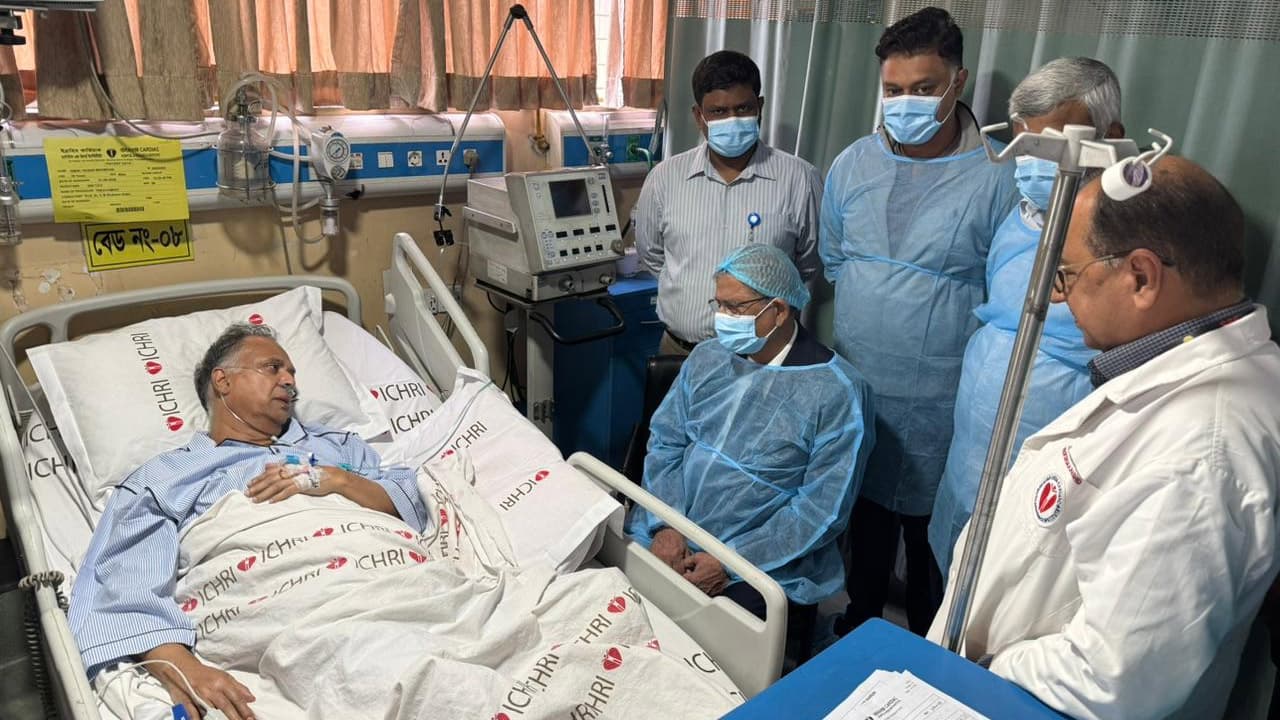 বিদ্যুৎমন্ত্রী টুকুকে দেখতে হাসপাতালে গেছেন রাষ্ট্রপতি