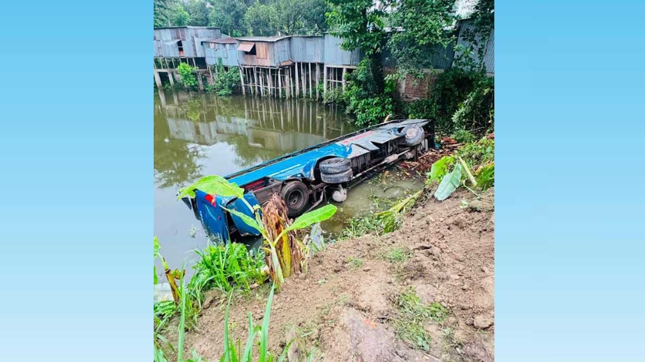ফরিদপুরে বাস ও ট্রাকের সংঘর্ষে ১৫ জন আহত হয়