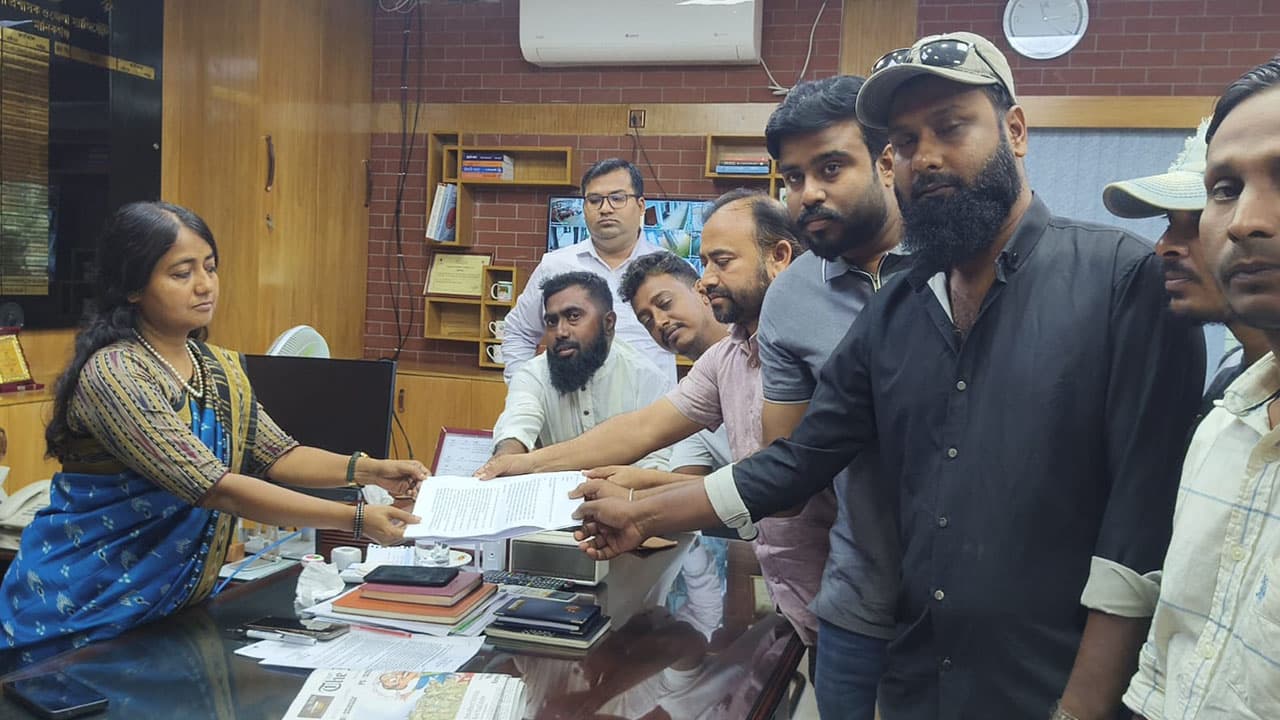 সেলফী পরিবহনের পারমিট বাতিল না করলে মহাসড়ক অবরোধ করব
