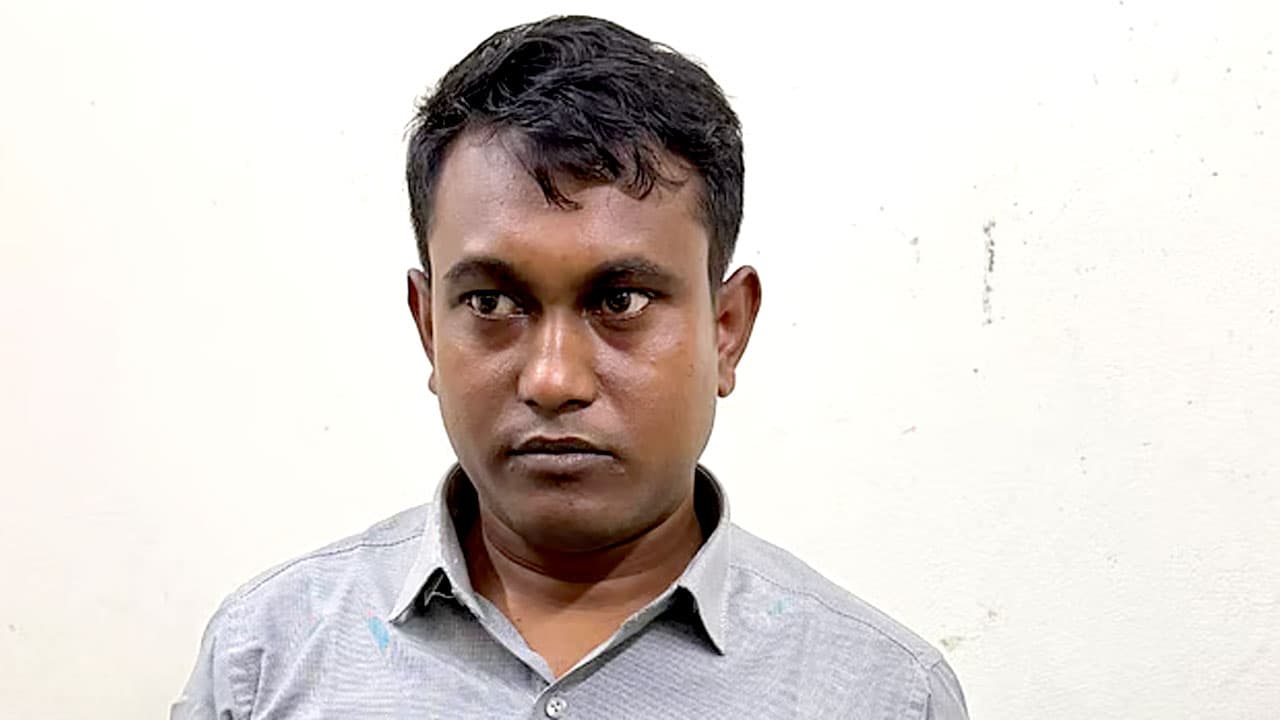 পিএসসিতে প্রক্সি ব্যবহারের অভিযোগে এক প্রার্থীকে আটক করা হয়েছে