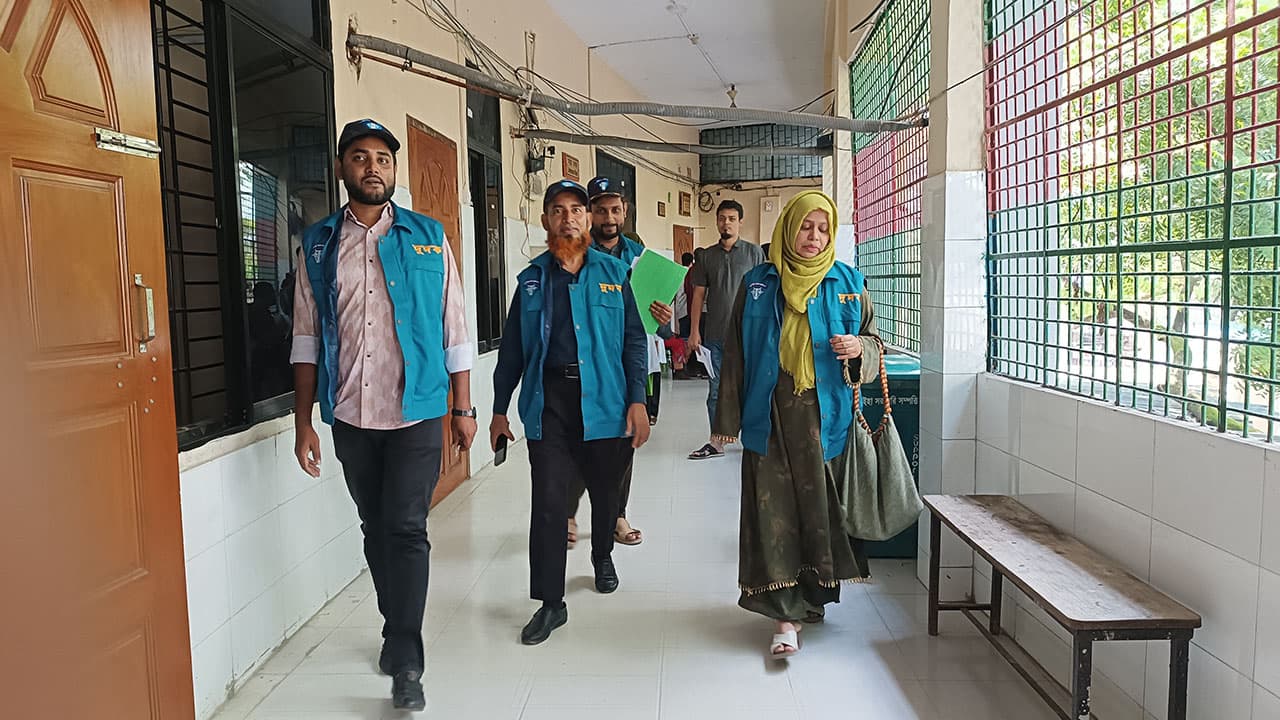 দুদক চালায় কুষ্টিয়া হাসপাতালে মৃত্যু সনদ বিক্রির গোপন অভিযান