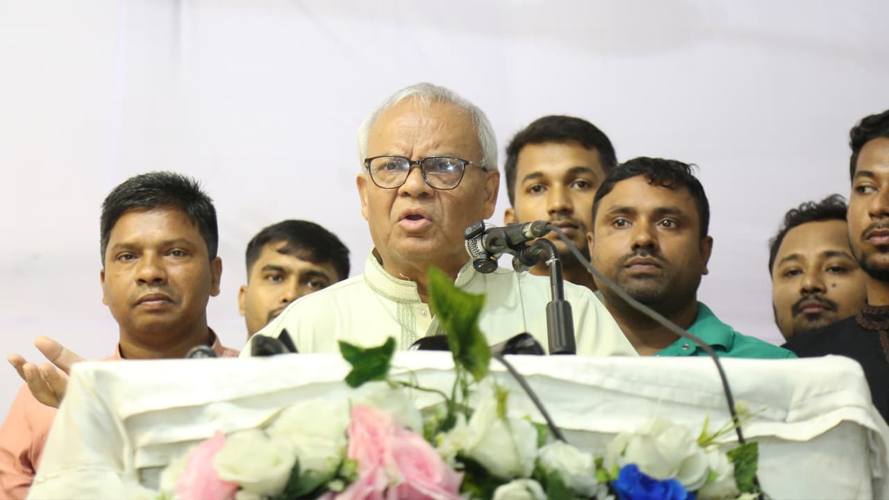 তারেক রহমানকে বন্দি করে জাতীয়তাবাদী রাজনীতি দুর্বল করা হয়েছে: রিজভী