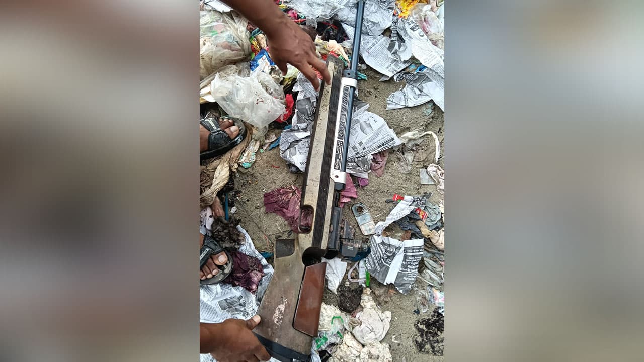 নারায়ণগঞ্জে ঝোপ থেকে বিদেশি এয়ার রাইফেল উদ্ধার করল র‍্যাব
