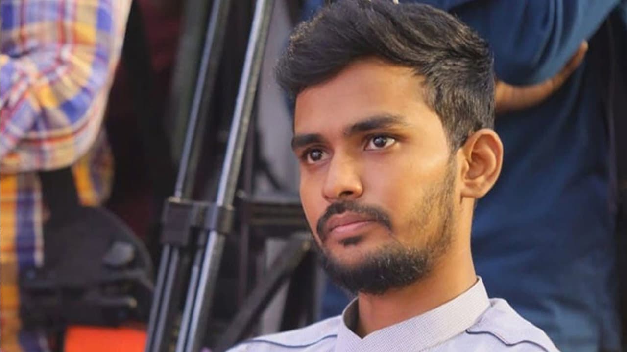 রাত ৮টায় ফেসবুক লাইভে আসছেন আসিফ মাহমুদ