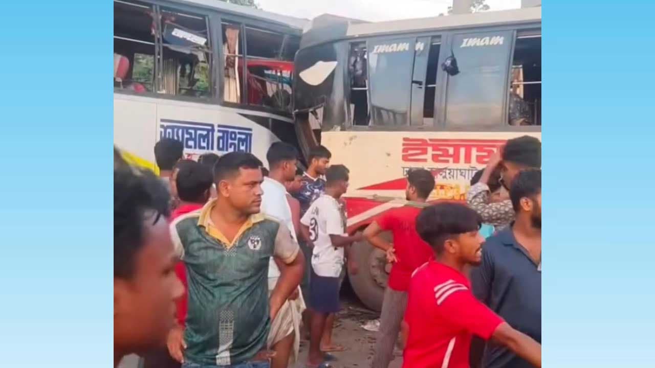 ময়মনসিংহে দুই বাসের সংঘর্ষে ৩ নিহত, আহত ১০