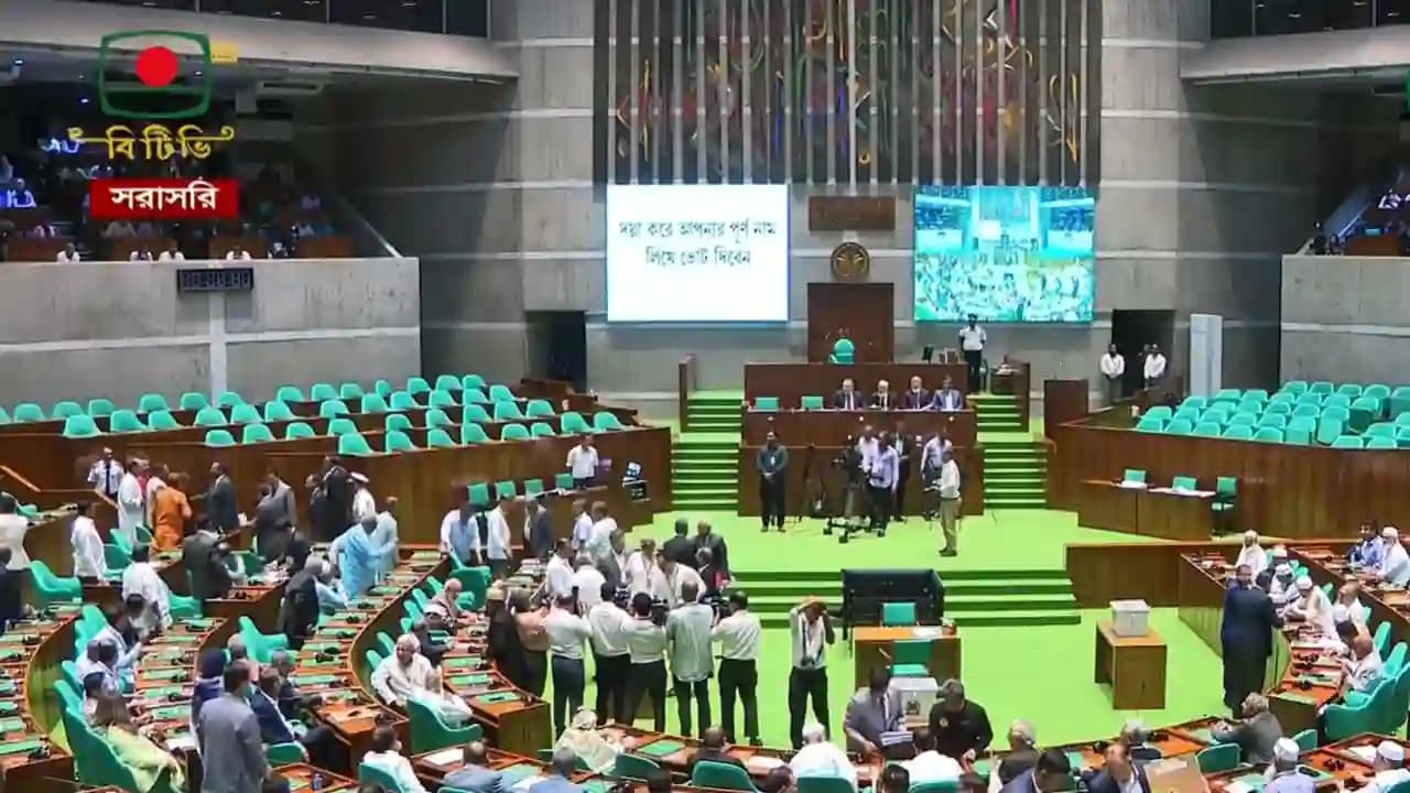 সংসদীয় কমিটির সভাপতি নিয়ে উত্তাপ, কক্ষ ছাড়লেন বিরোধী সদস্যরা