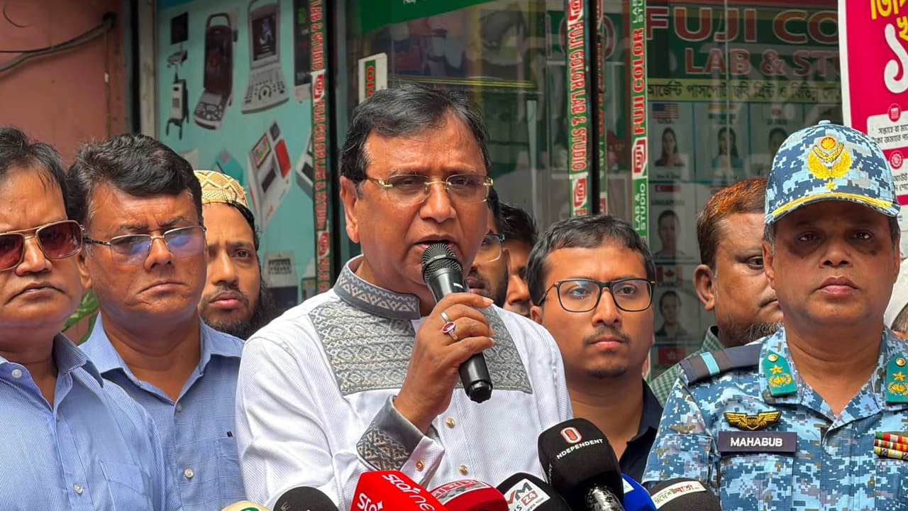 জিরোপয়েন্ট থেকে সদরঘাট পর্যন্ত হকার বসতে দেবেন না ডিএসসিসি