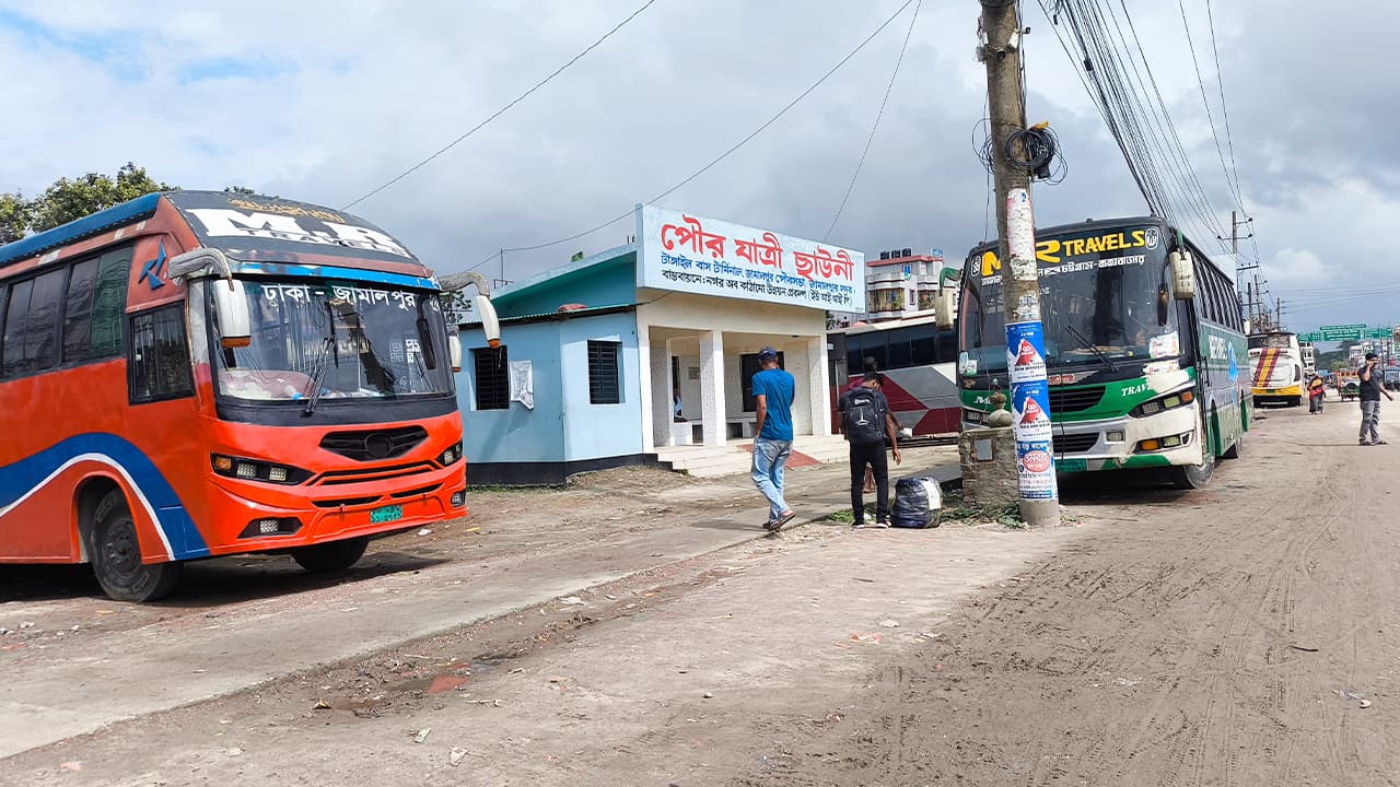 জামালপুরে ১৫ ঘণ্টা পর বাস চলাচল স্বাভাবিক হয়েছে