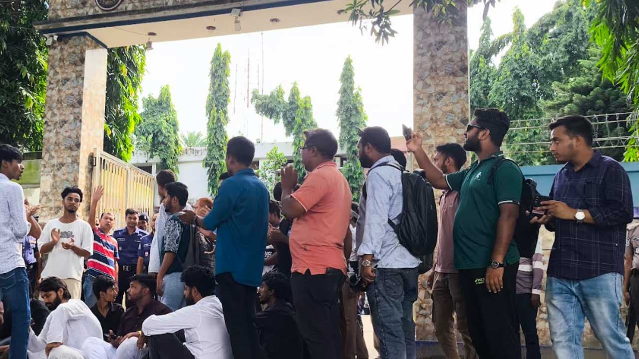 জামালপুরে মানববন্ধনে হামলার অভিযোগে ৮ জনের বিরুদ্ধে থানায় অভিযোগ দায়ের