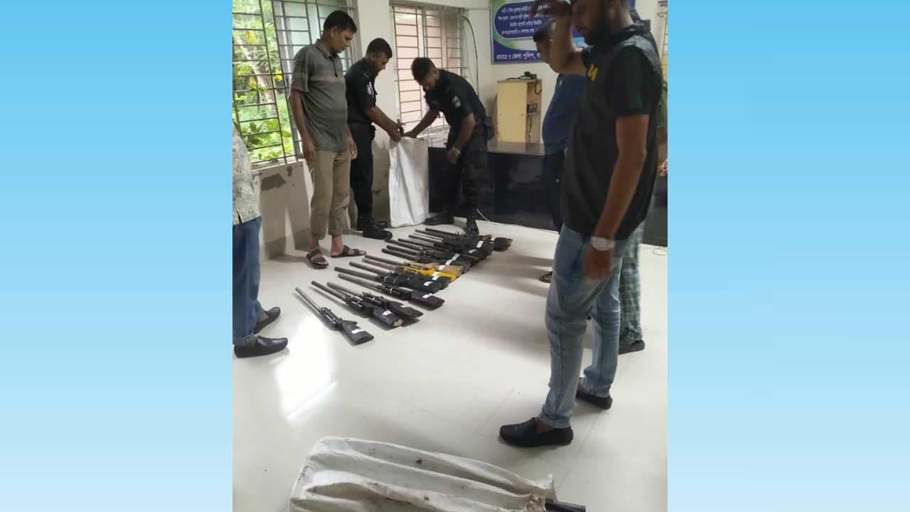 র‍্যাব-৬ সুন্দরবনে ৩৩টি আগ্নেয়াস্ত্র উদ্ধার করল