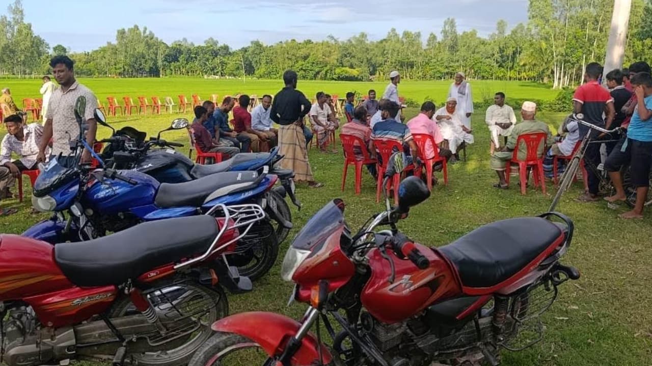 পরকীয়া করতে গিয়ে লুঙ্গি রেখেই পালালেন প্রধান শিক্ষক