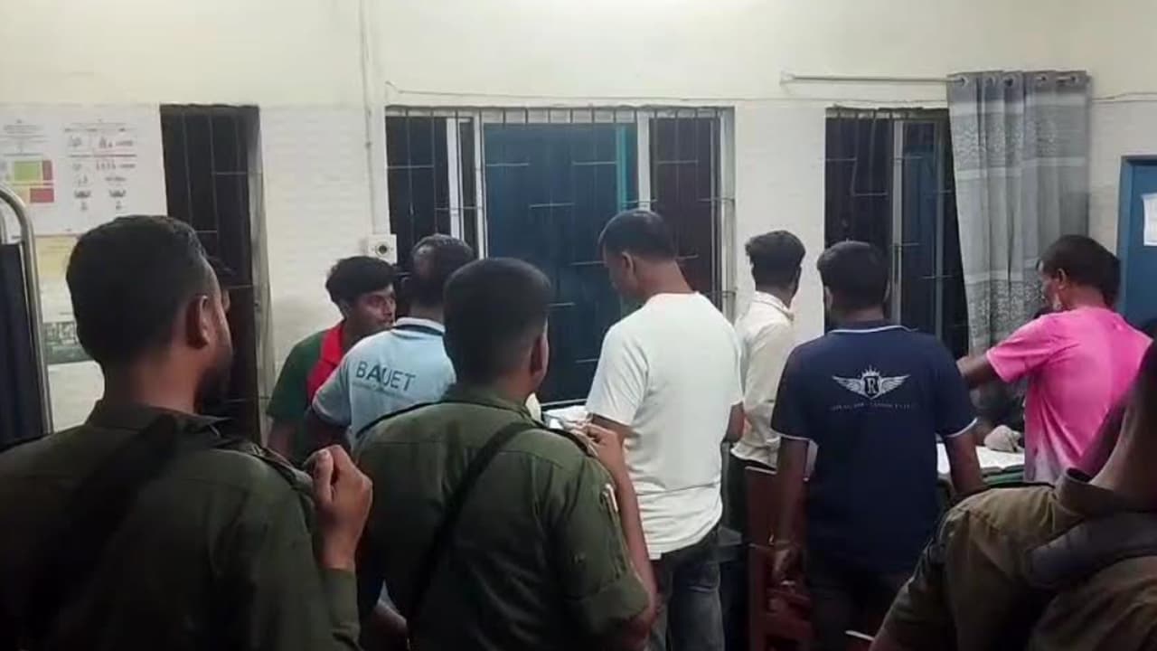 ৪৫ টাকা পাওনাকে কেন্দ্র করে নাটোরে সংঘর্ষ ঘটে, আহত ১০