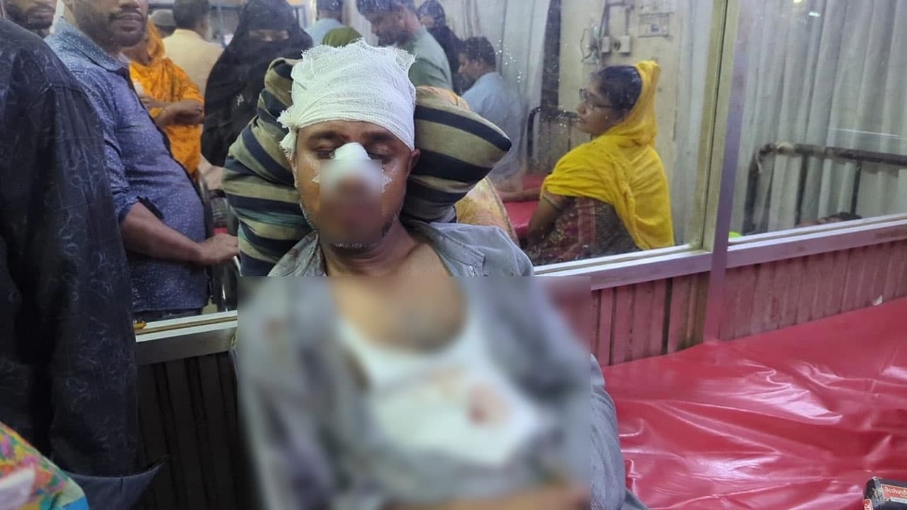 ফতুল্লায় জামায়াত নেতাকে মারধর ও ছুরিকাঘাত করা হয়েছে