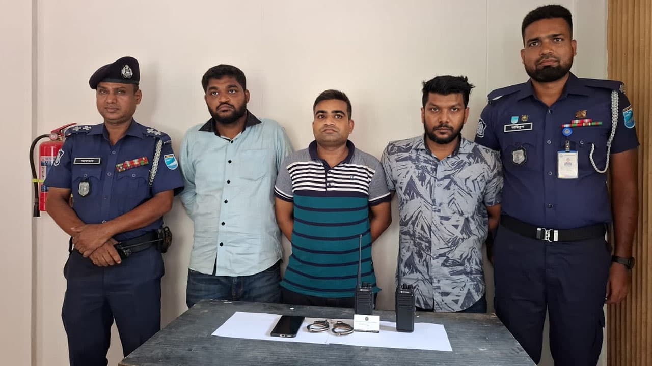 ভুয়া ডিজিএফআই পরিচয়ে তিনজনকে গ্রেপ্তার করল ফতুল্লা পুলিশ