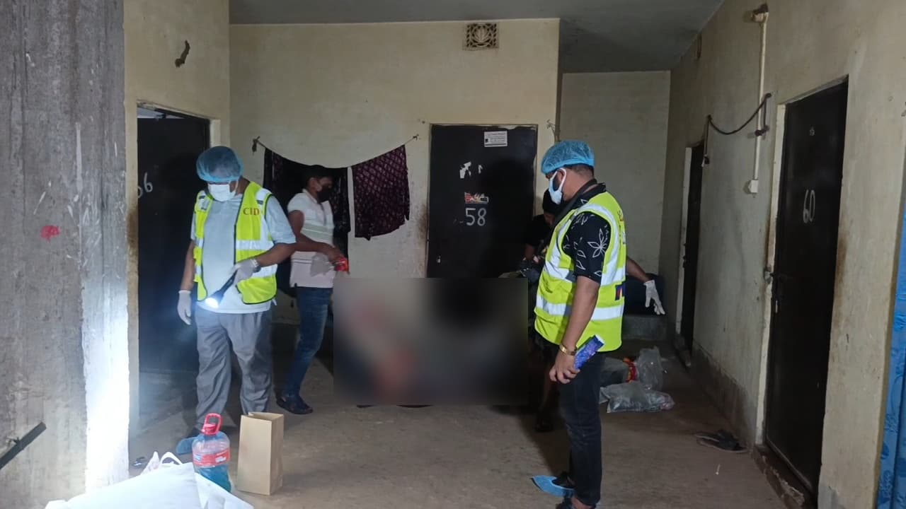 আশুলিয়ায় তালাবদ্ধ ফ্ল্যাট থেকে তিন লাশ উদ্ধার করেছে পুলিশ