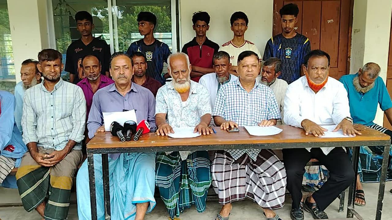 মাদারীপুরের শিবচরে আওয়ামী লীগ ছাড়লেন অর্ধশতাধিক নেতাকর্মী