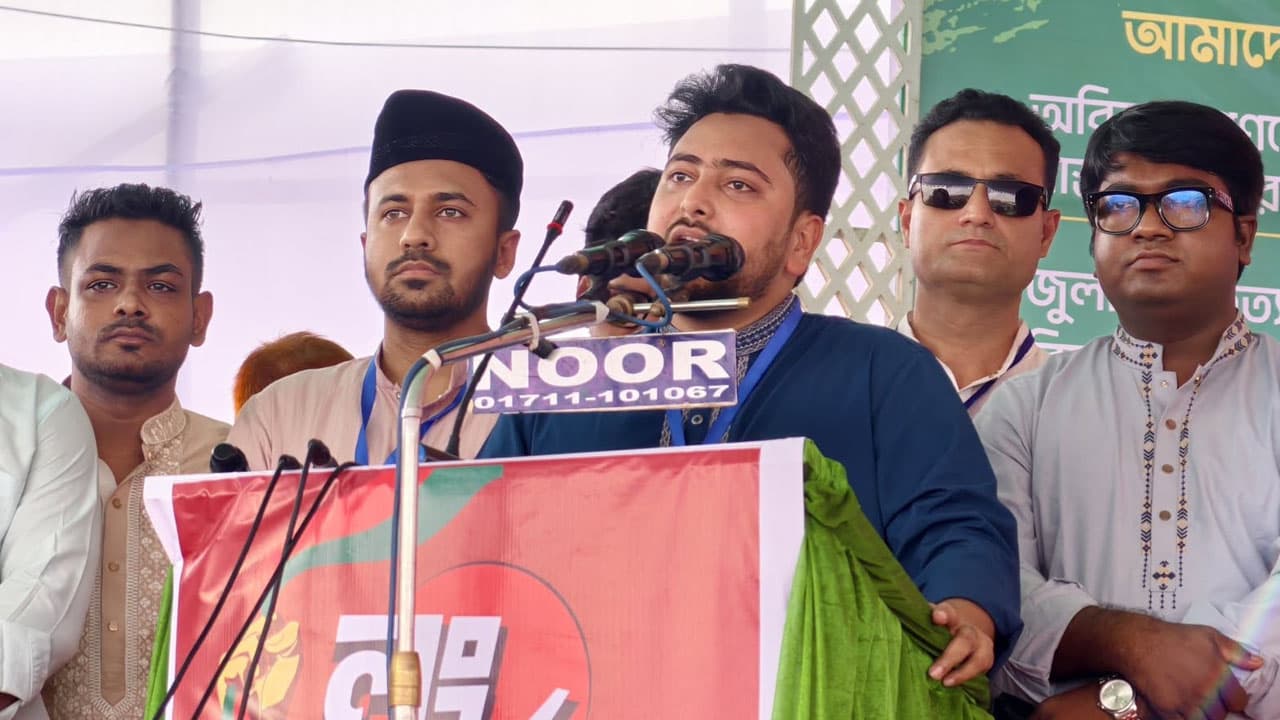 সরকারের ব্যর্থতায় মানুষ বিরক্ত, শিগগিরই ঢাকামুখী লংমার্চের ডাক দেবেন নাহিদ