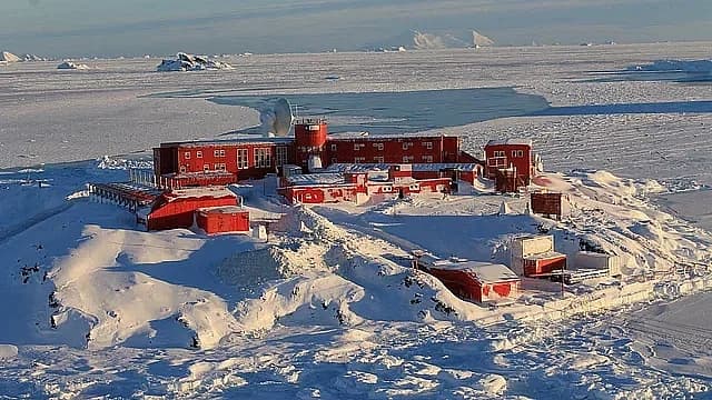 অ্যান্টার্কটিকার বরফের নিচে ৩০ হাজারের বেশি লুকানো পাহাড়ের সন্ধান