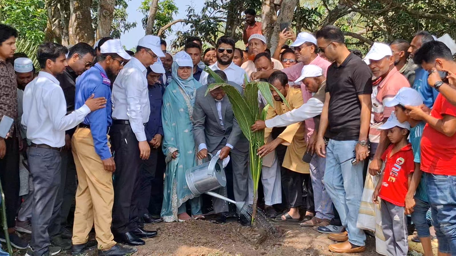 সারাদেশে চলমান খাল খনন ও পুনঃখনন কর্মসূচির অংশ হিসেবে জয়পুরহাটেও খাল