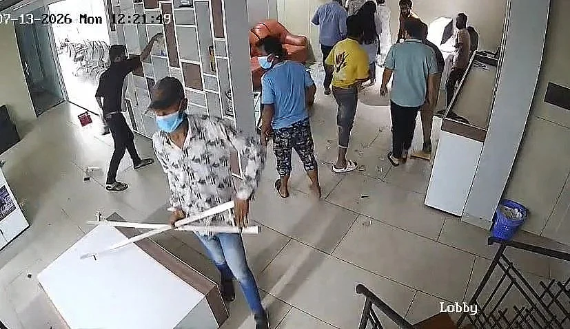 চট্টগ্রামে ইন্টারনেট প্রতিষ্ঠানে হামলা ও লুটের ঘটনায় ৮ গ্রেপ্তার
