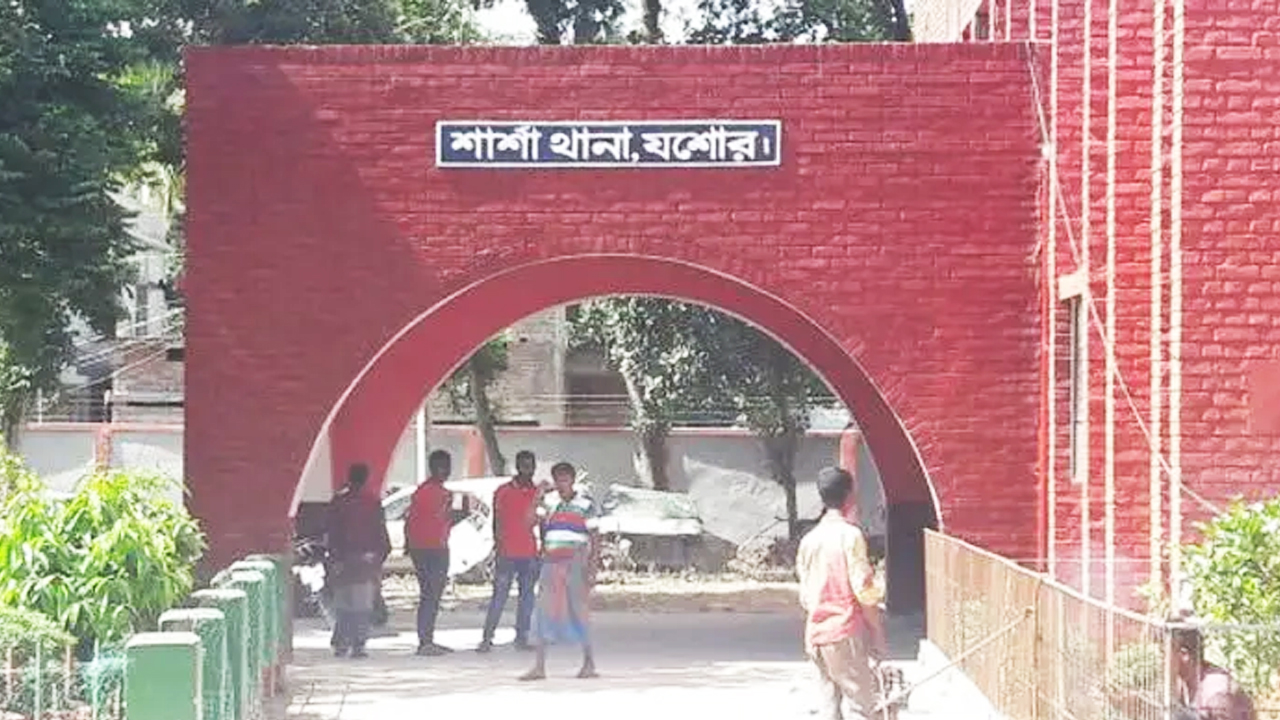 খেলা দেখে চা খেতে যাওয়ার পথে মোটরসাইকেল দুর্ঘটনায় দুজন নিহত