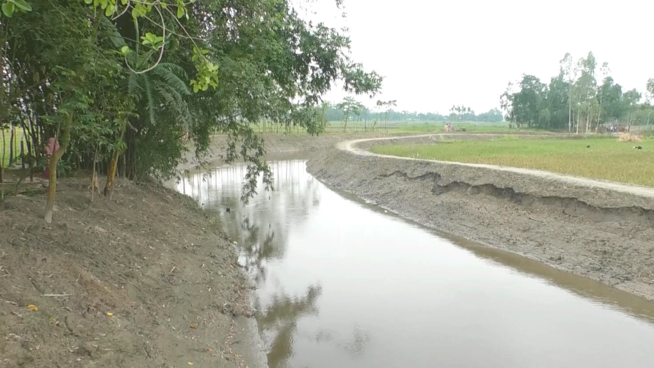 নদীকে ‘খাল’ বানিয়ে ফের খনন, ৫ বছরেই ৩৯ লাখ টাকার নতুন প্রকল্প