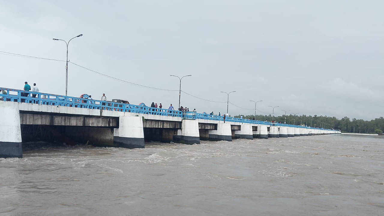 তিস্তার পানি বিপৎসীমার ছুঁইছুঁই, নিম্নাঞ্চল প্লাবিত হওয়ার শঙ্কা