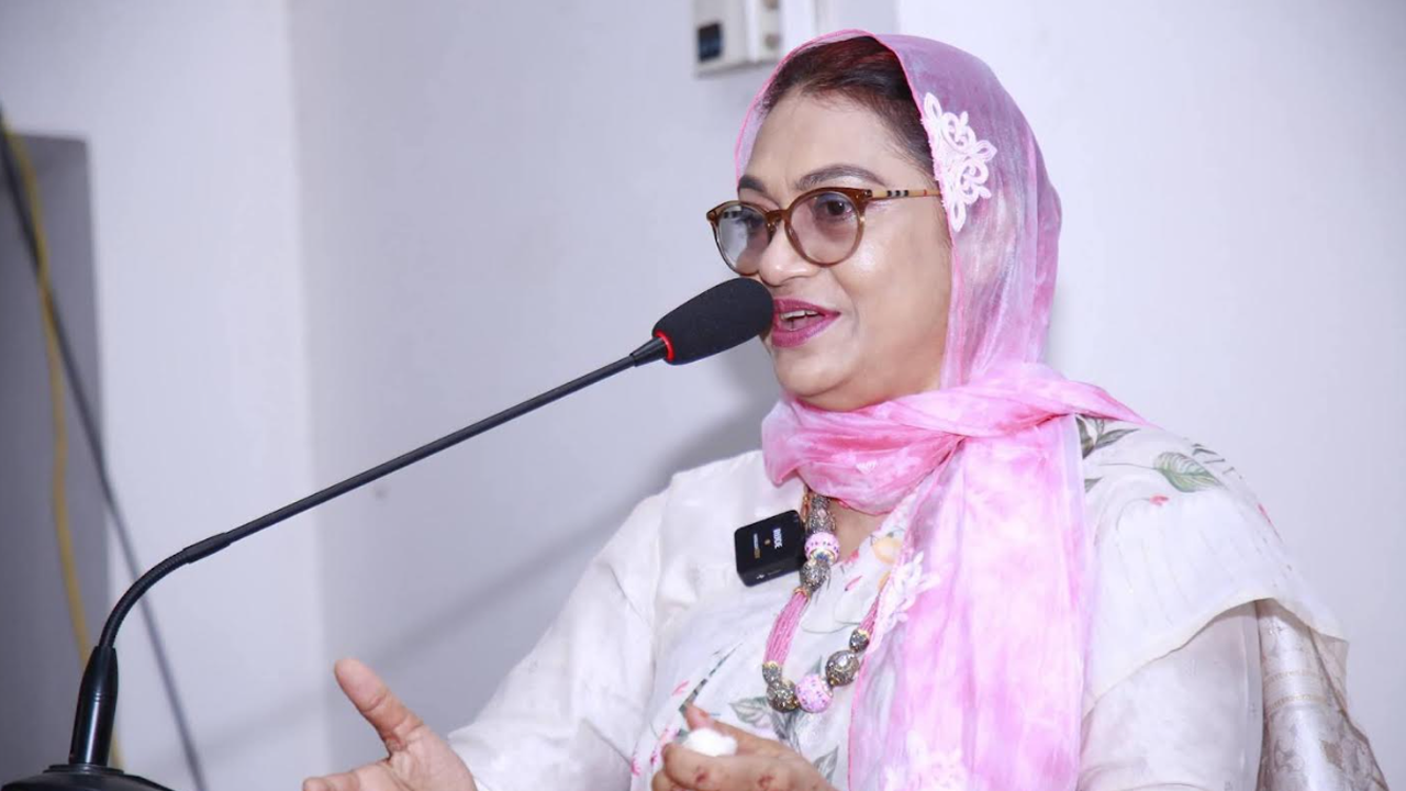 মেয়াদের মাঝপথেই এমপি স্ত্রীকে সভাপতি করে কমিটি পরিবর্তন