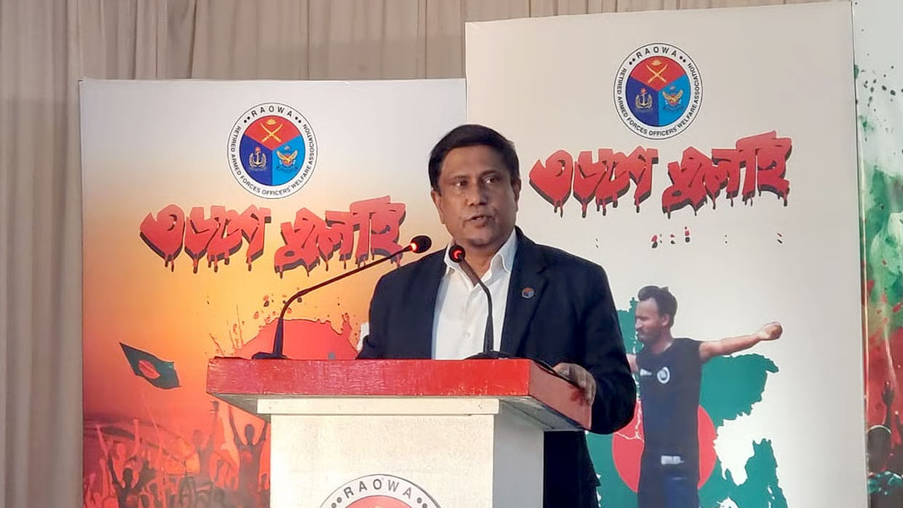 সশস্ত্র বাহিনীকে দলীয় হাতিয়ার হতে দেওয়া হবে না: প্রতিরক্ষা উপদেষ্টা