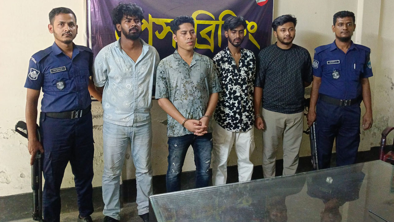 ডেভিড ইমনের তিন সহযোগীর পরিচয় প্রকাশ করল পুলিশ