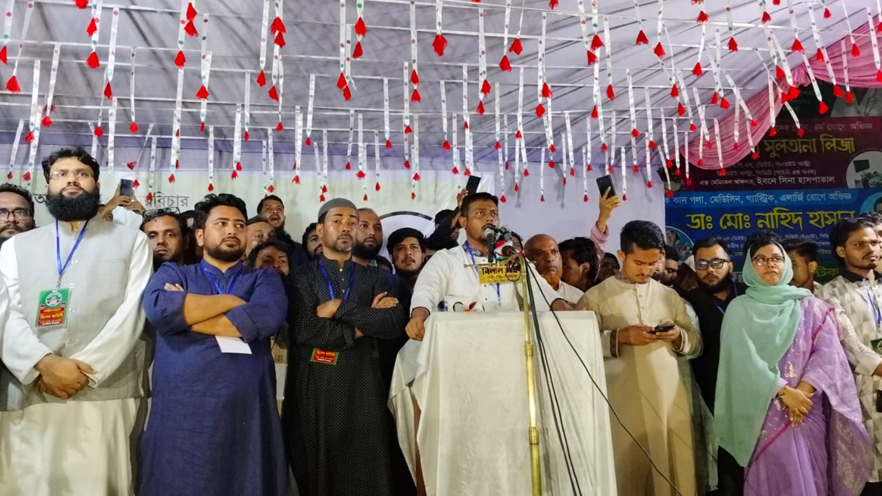 তারেক রহমানকে গণতন্ত্র অথবা সন্ত্রাসের পথ বেছে নেওয়ার আহ্বান