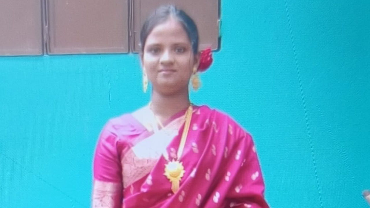 ফরিদপুরে গৃহবধূর ঝুলন্ত লাশ উদ্ধার, স্বামীর বিরুদ্ধে হত্যার অভিযোগ