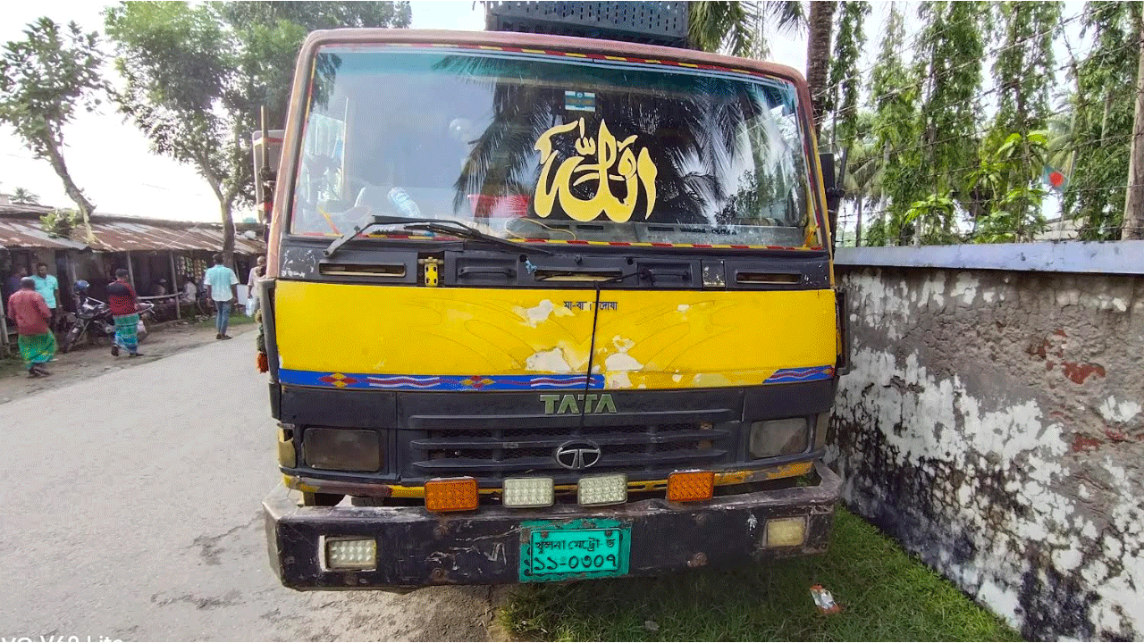 সাতক্ষীরার কালিগঞ্জে ট্রাকচাপায় চার বছরের শিশুর মৃত্যু, চালক আটক