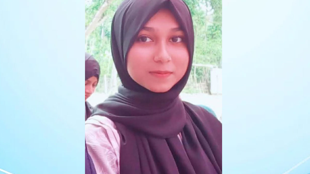 বাবার মরদেহ বাড়িতে রেখে পরীক্ষায় বসা ঋতুর জিপিএ-৫