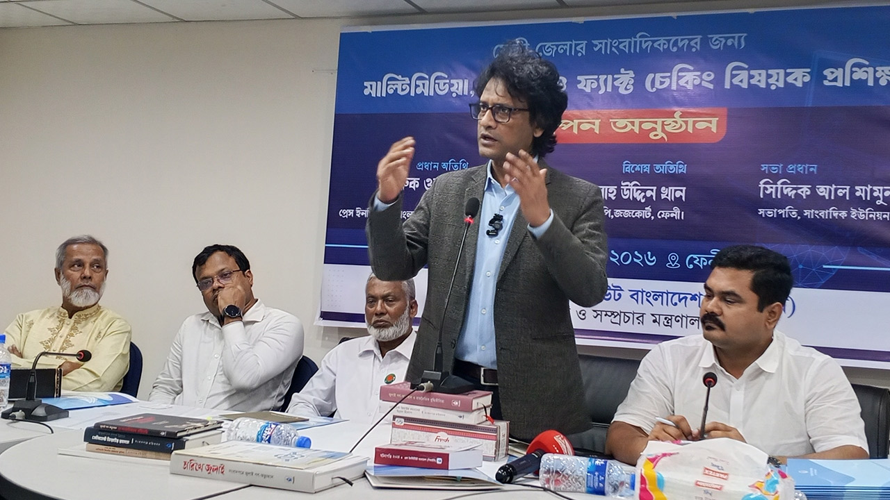 সাংবাদিকদের গরীব রেখে স্বাধীন সাংবাদিকতা অসম্ভব: ফারুক ওয়াসিফ
