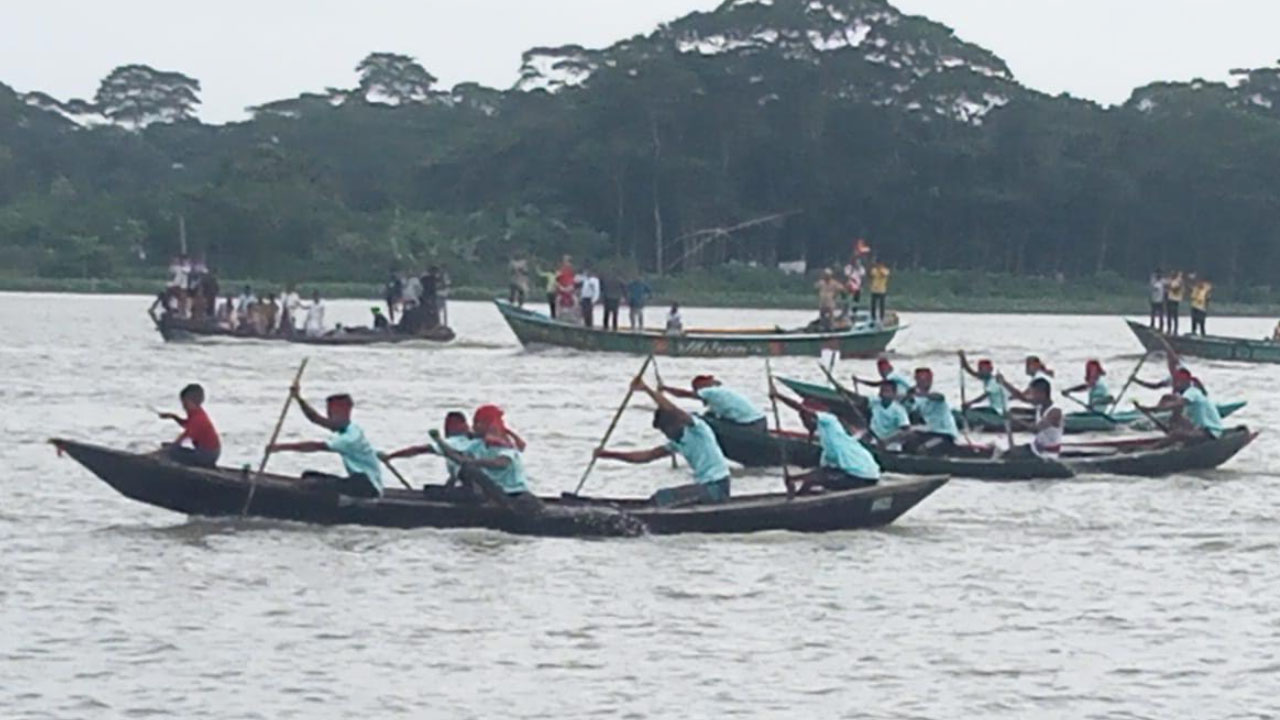 সুগন্ধা নদীতে জমজমাট নৌকাবাইচ, চ্যাম্পিয়ন ধানসিঁড়ি গ্রুপ
