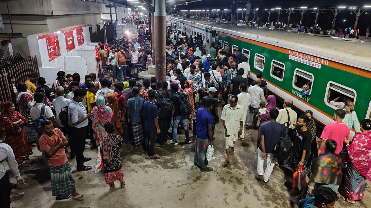 কুমিল্লায় ট্রেনে কাটা পড়ে দাদি ও নাতনির মৃত্যু