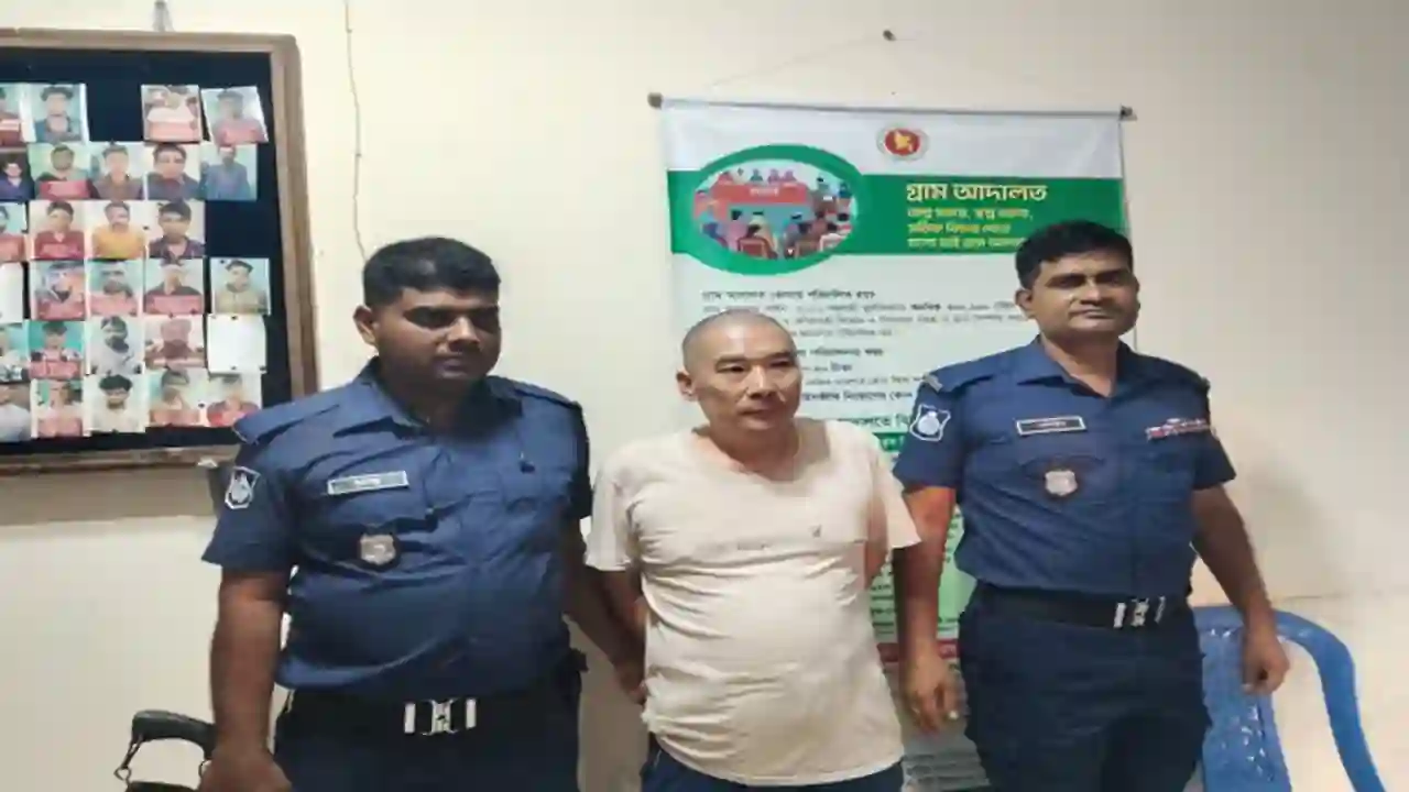 ইসলামী ব্যাংকের অ্যাকাউন্ট হ্যাক করে ৭ লাখ টাকা আত্মসাতের অভিযোগে