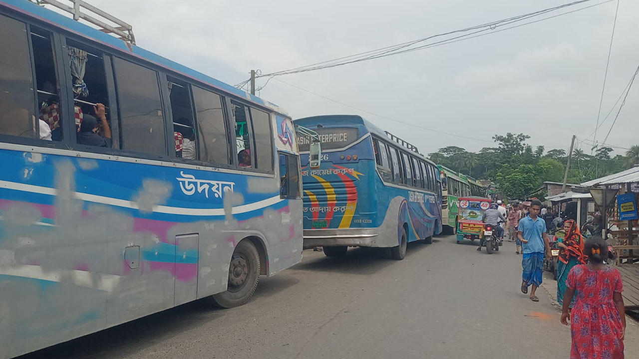 বরিশালে অটোচালকদের ধর্মঘটে লোকাল বাস চলাচল বন্ধ