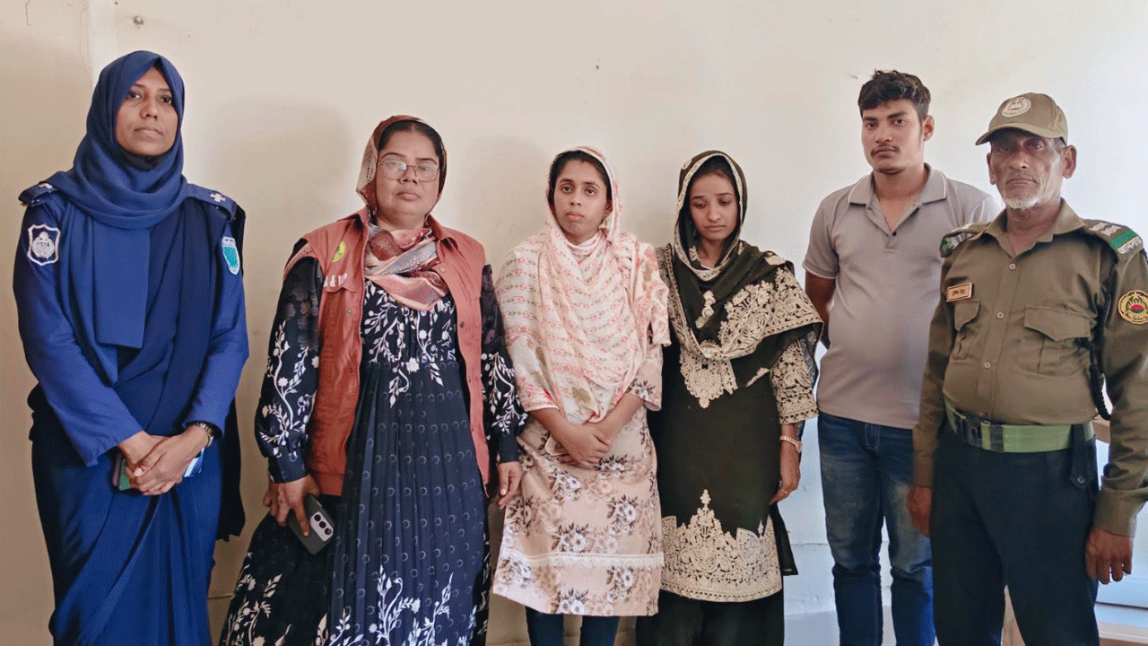 বিএসএফ-ঠেলায় আটক ৩ বাংলাদেশি নাগরিক