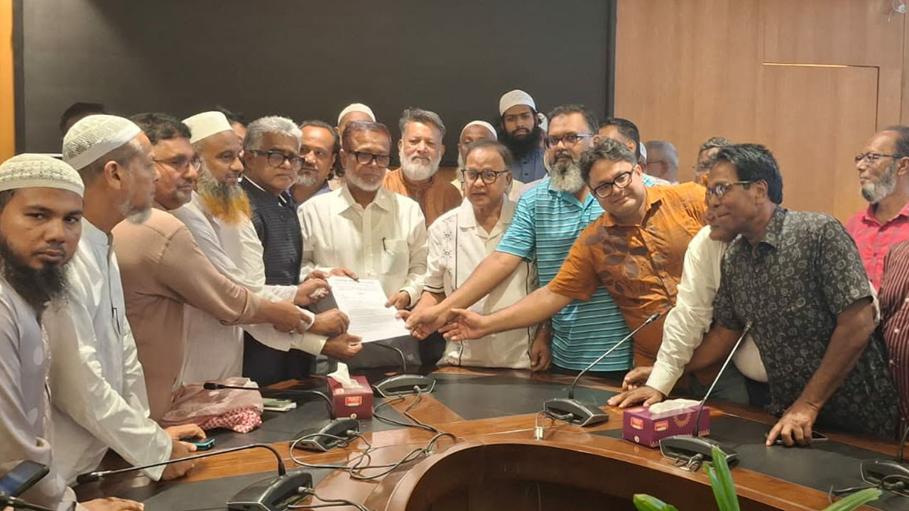 কদমরসুল সেতুর দখলজমি উচ্ছেদে স্মারকলিপি