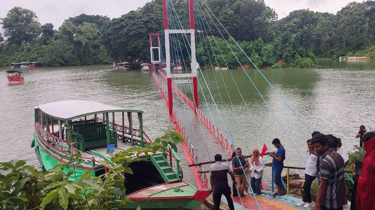 কাপ্তাই হ্রদে ঝুলন্ত সেতু ডুবে পর্যটনে ধস