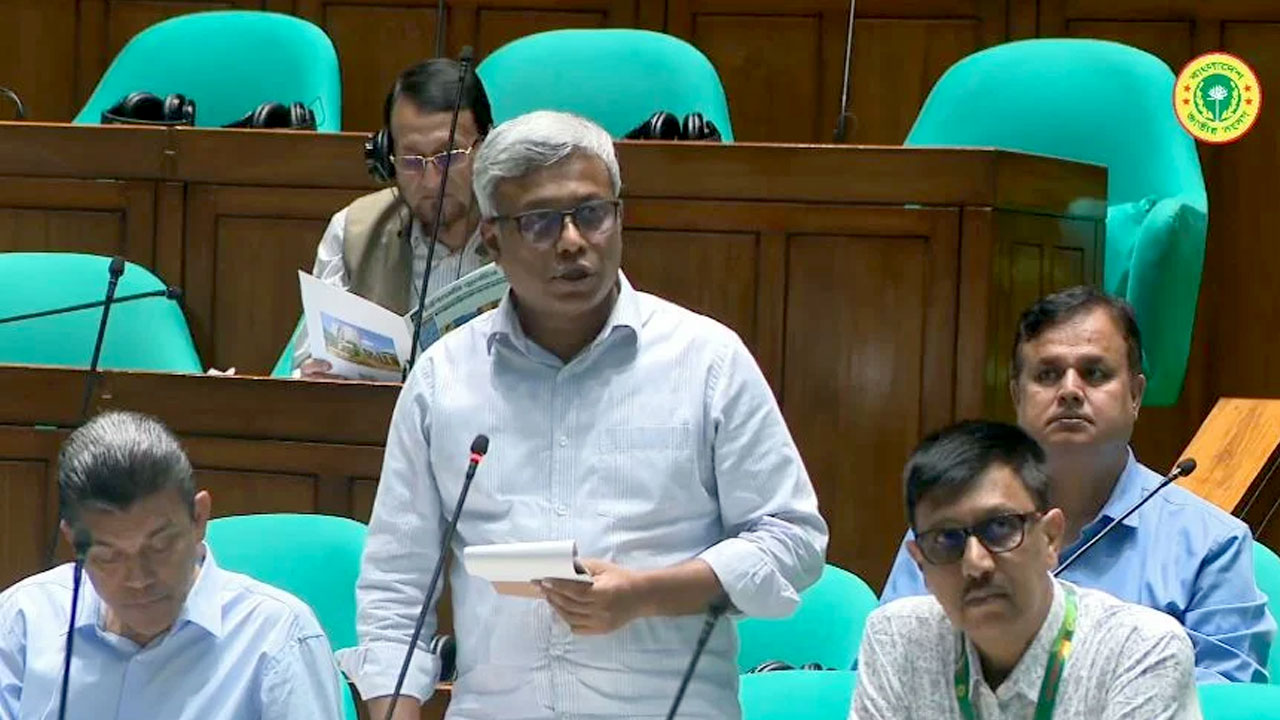 ১৫ দিনে বিদ্যুৎ পরিস্থিতির উন্নতির আশা প্রকাশ করলেন প্রতিমন্ত্রী