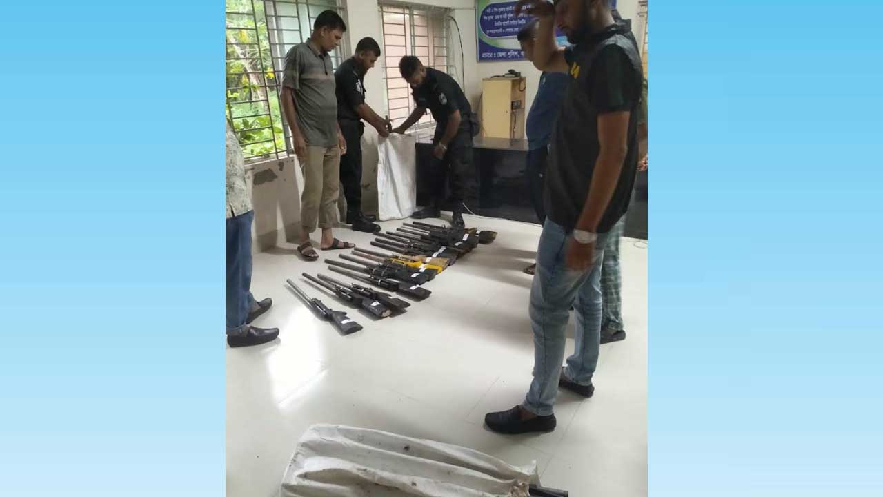 র‍্যাব-৬ সুন্দরবনে ৩৩টি আগ্নেয়াস্ত্র উদ্ধার করল
