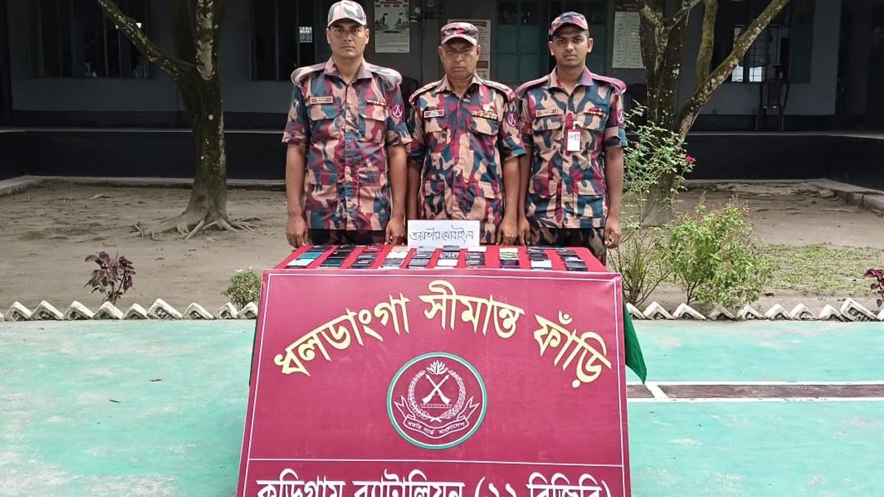 কুড়িগ্রাম সীমান্তের ২১ লাখ টাকার ভারতীয় মালামাল জব্দ করল বিজিবি