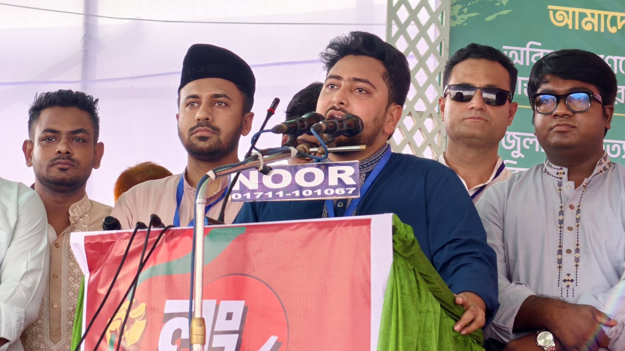 সরকারের ব্যর্থতায় মানুষ বিরক্ত, শিগগিরই ঢাকামুখী লংমার্চের ডাক দেবেন নাহিদ