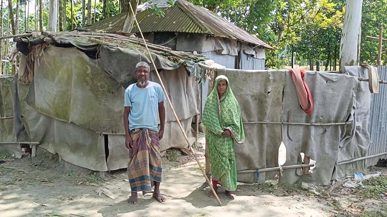 কুড়িগ্রামে ৬ সন্তানের অবহেলায় মানবেতর জীবন কাটছে বৃদ্ধ দম্পতির