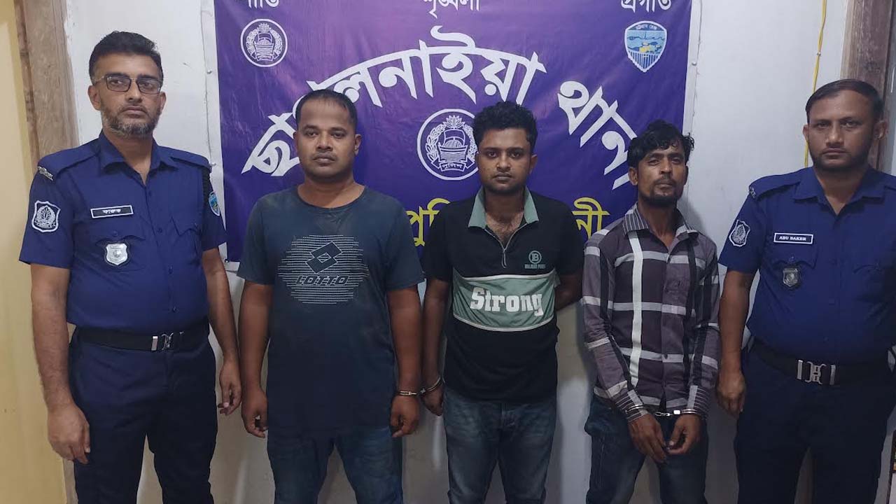 ভুয়া পুলিশ চক্র আটক, গণধোলাইয়ে জনতার উত্তেজনা